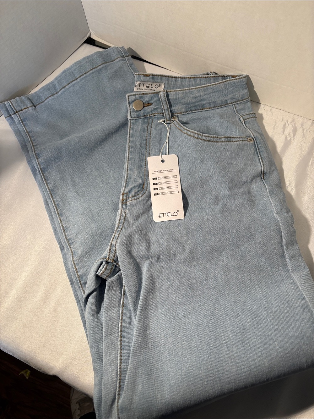 Light Wash High-Rise Women’s Jeans